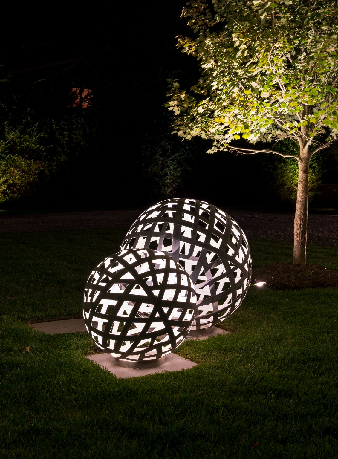 Illuminated garden sculpture
